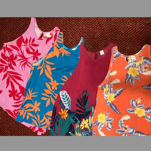 OLD NAVY Relaxed Sleeveless Keyhole Tops (Set of 2) with Tropical Palms - Size S - Picture 9 of 9